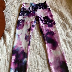 Lululemon 🍋 size 6 cropped wunder under